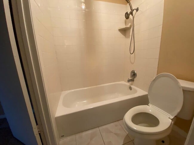 Building Photo - 4 Bed Home for Rent