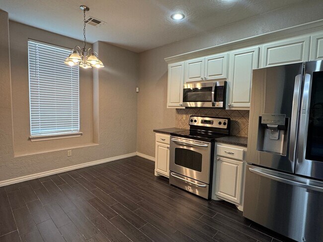Building Photo - 4413 NW Wolfcreek Blvd