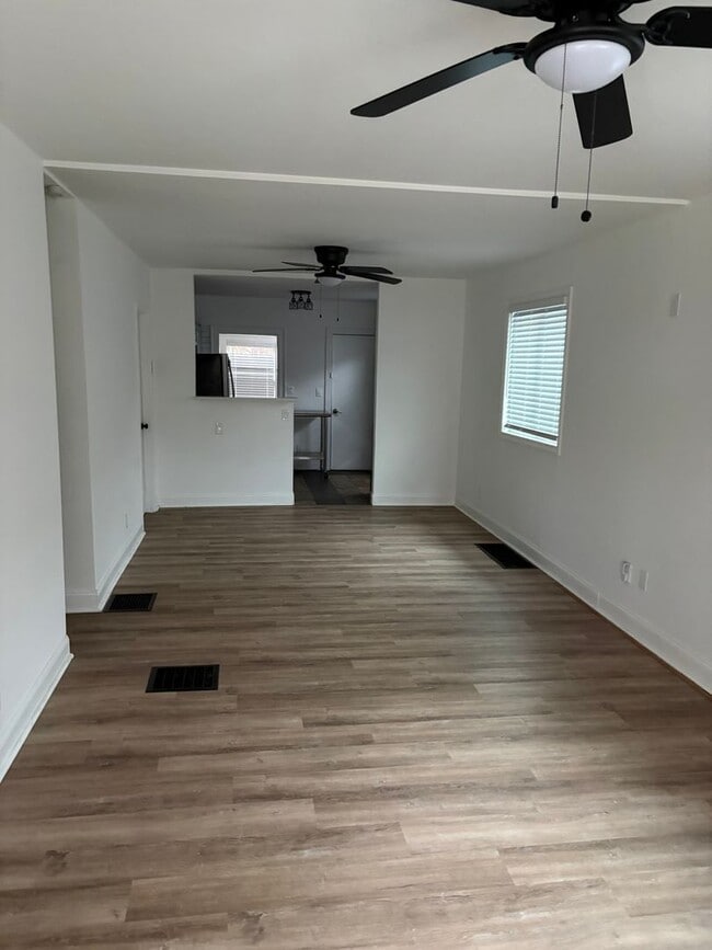 Building Photo - Nice 2 Bedroom