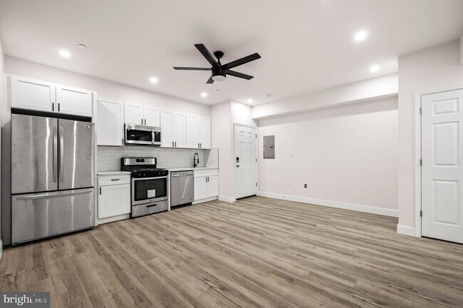 Building Photo - 437 W Girard Ave