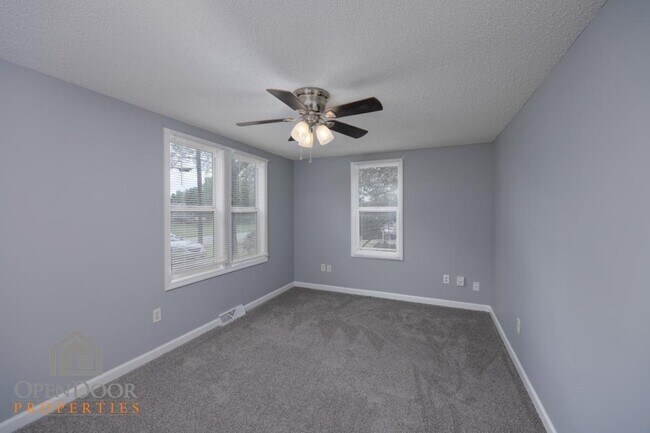Building Photo - 530 S 71st St