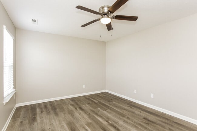 Building Photo - 8024 Bach Dr