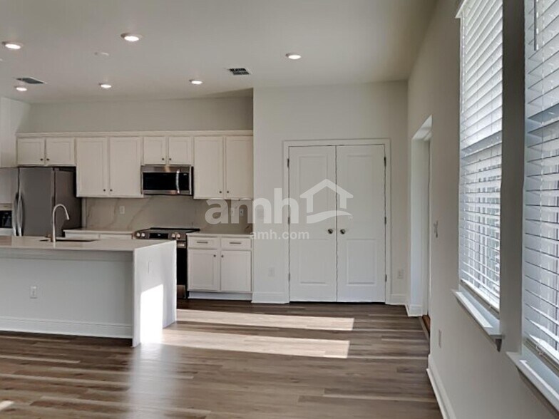 Building Photo - 6551 Atlantic Bch Ave