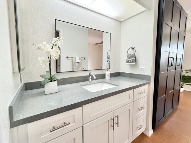 Building Photo - 6966 Park Mesa Way