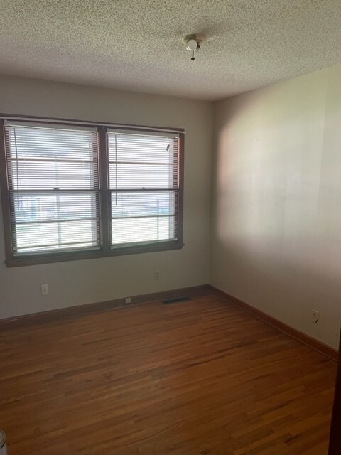 Building Photo - 1507 N Gow St