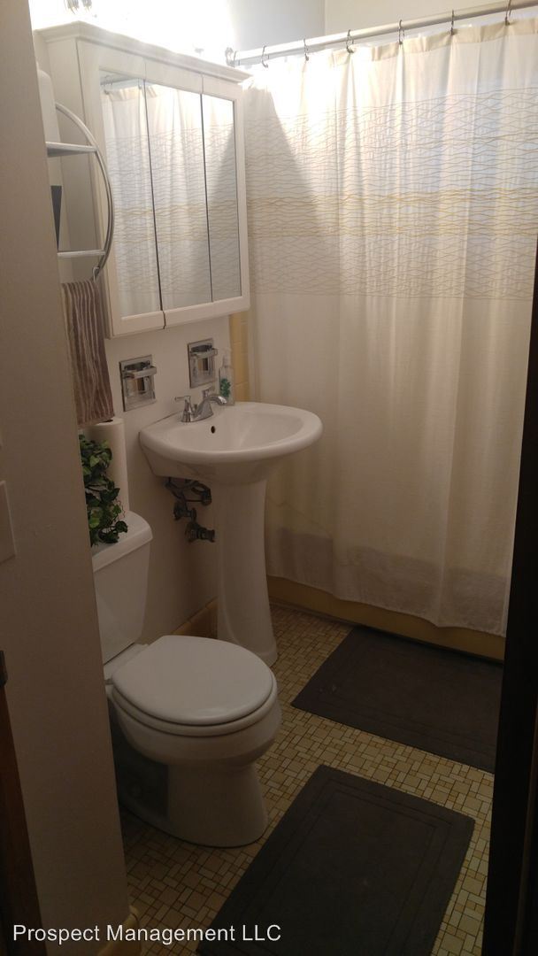 Building Photo - 5345 N Mohawk Ave