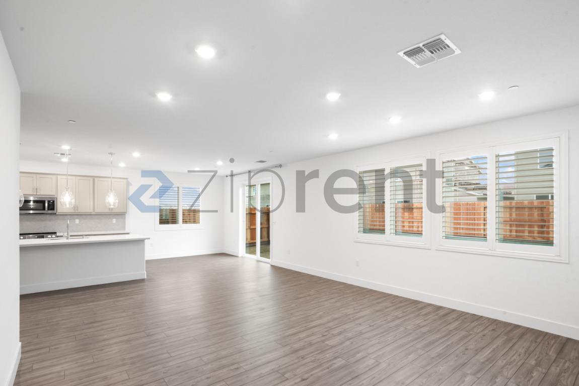 Building Photo - Unit