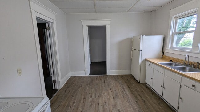Building Photo - Charming Home for Rent in Scenic Canton: Y...