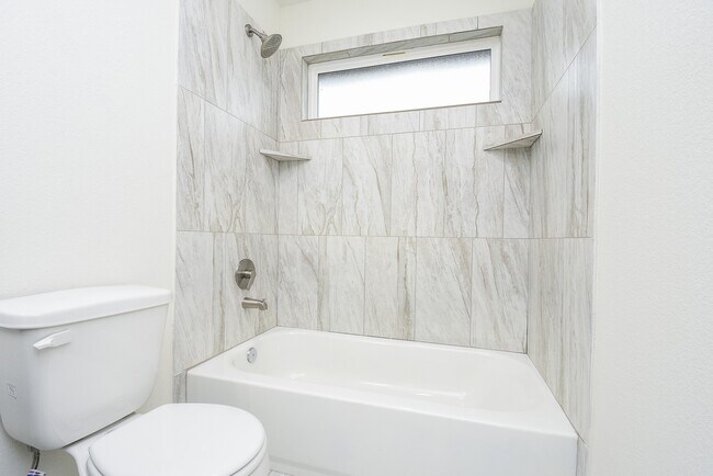Building Photo - 2807 Topiary Ln