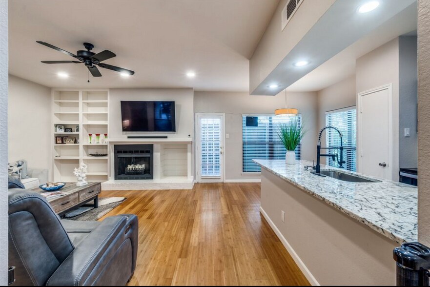 Building Photo - 7525 Holly Hill Dr