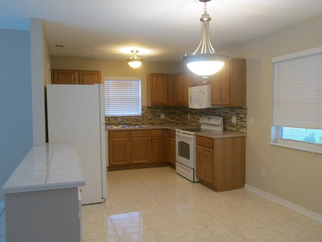 Building Photo - 2457 Pinecrest Ct