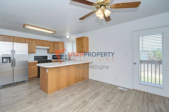 Building Photo - 496 W 330 S