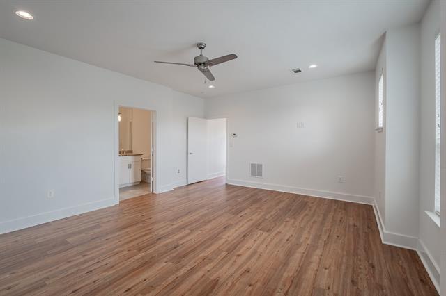 Building Photo - 6051 Ross Ave