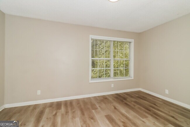 Building Photo - 428 WI Pkwy