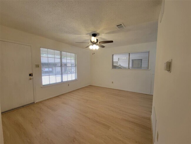 Building Photo - 5806 Nassau Dr