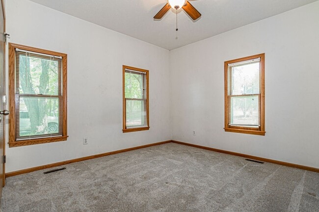 Building Photo - Please View 3D Virtual Walk-Through Before...