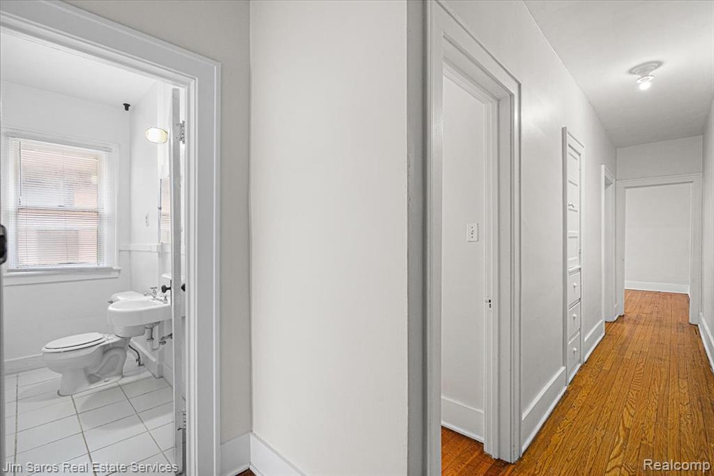 Building Photo - 981 Beaconsfield Ave