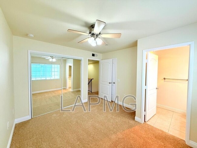 Building Photo - 12217 Moorpark St