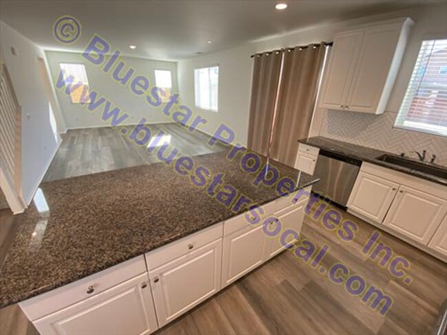 Building Photo - Just listed 5 bedroom in Victorville
