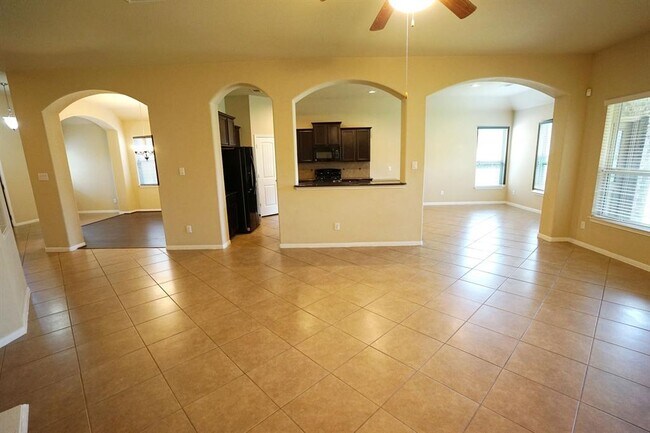 Building Photo - 1067 Cedar Lake Ct
