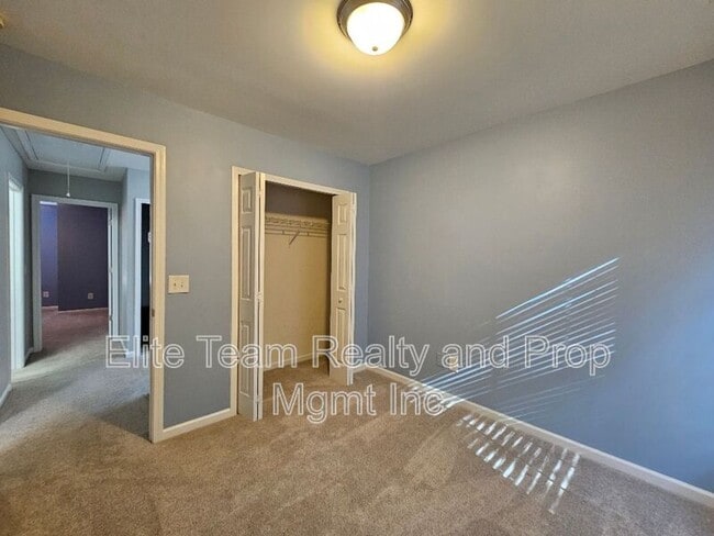 Building Photo - 2219 Crosscut Dr