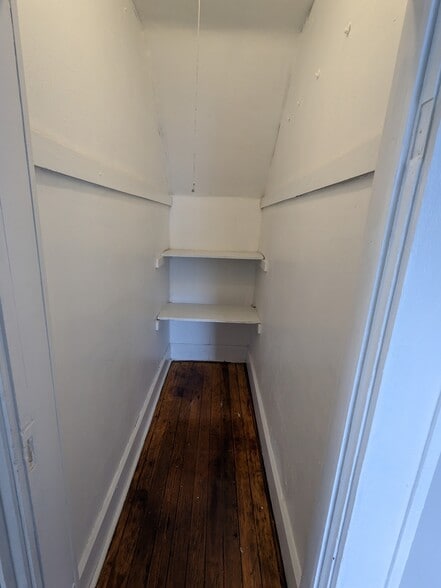 Building Photo - 216 W 12th St