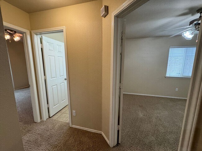 Building Photo - 6908 Golden Oak Ln