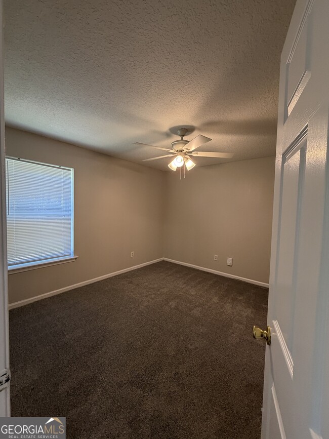 Building Photo - 707 E Lawnwood Ave