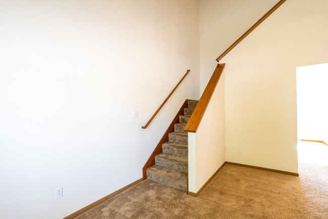 Building Photo - 601 Glenstone Dr