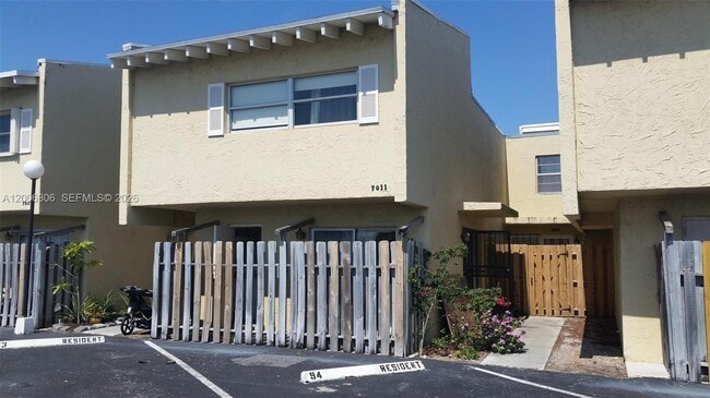 Building Photo - 9011 NE 4th Avenue Rd