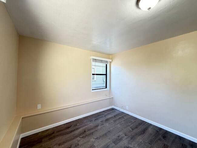 Building Photo - 1523 Broadway