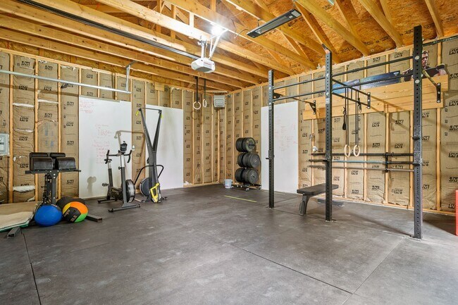 Building Photo - Charming St. Matthews Ranch