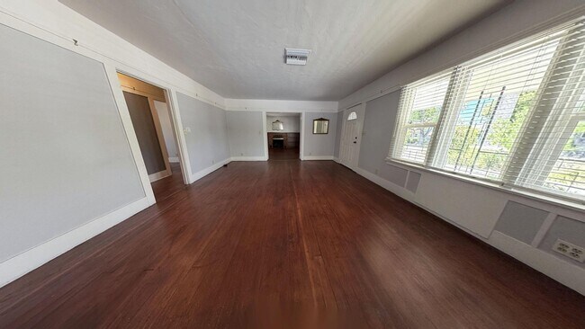 Building Photo - 1320 E Colton Ave
