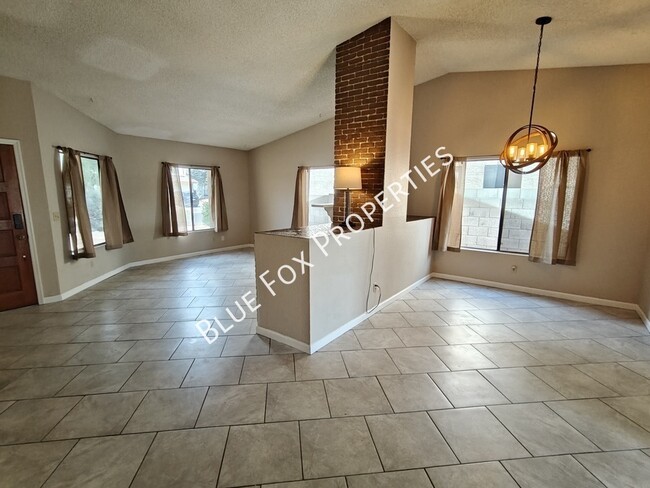Building Photo - 5189 W Aquamarine St