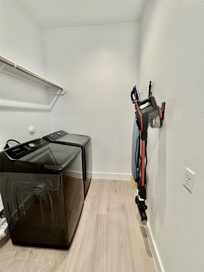 Building Photo - 4014 Hutchins St