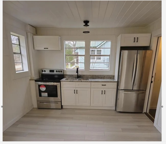 Building Photo - 16063 SE Janet St