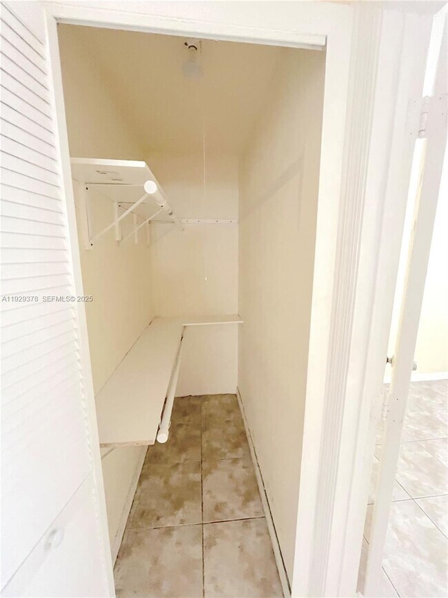 Building Photo - 236 E 14th St