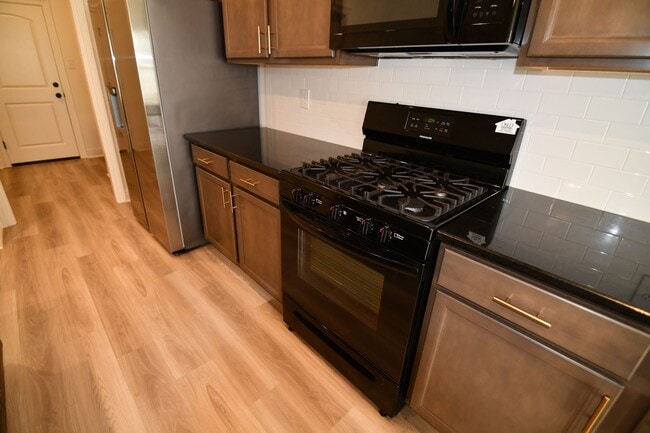 Building Photo - Trendy, 3 bedroom, 2 bath home in coveted Kenilworth Crossing Community near LSU