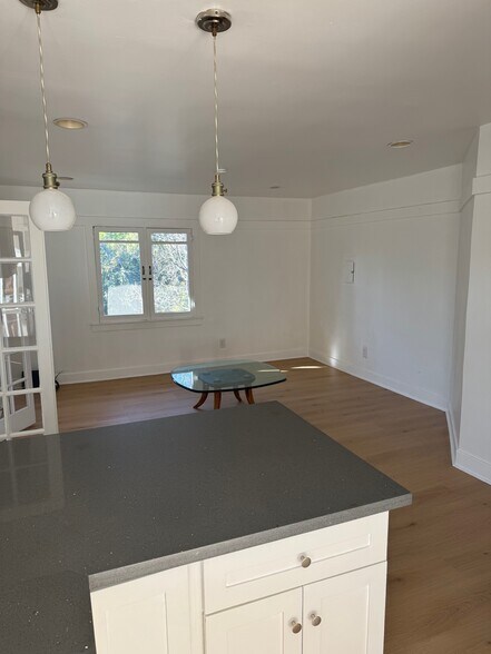 Building Photo - 5924 Hayes Ave