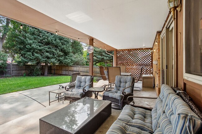 Building Photo - 3 bed + 3 bath / Ranch with Full Finished Basement!