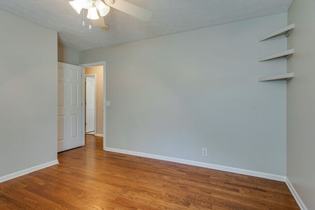 Building Photo - 3 Bed 2 Bath w/bonus room and fence for $2...
