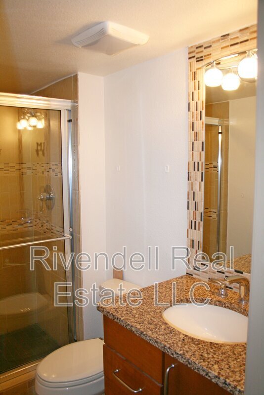 Building Photo - 532 Oakwood Dr