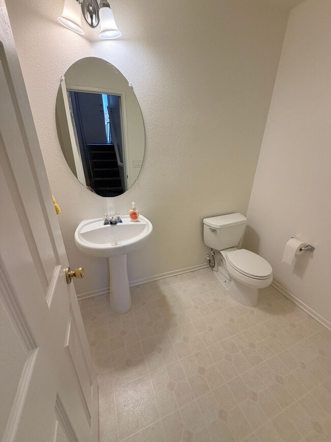 Building Photo - 2 bed 2.5 bath Condo in Camden Park