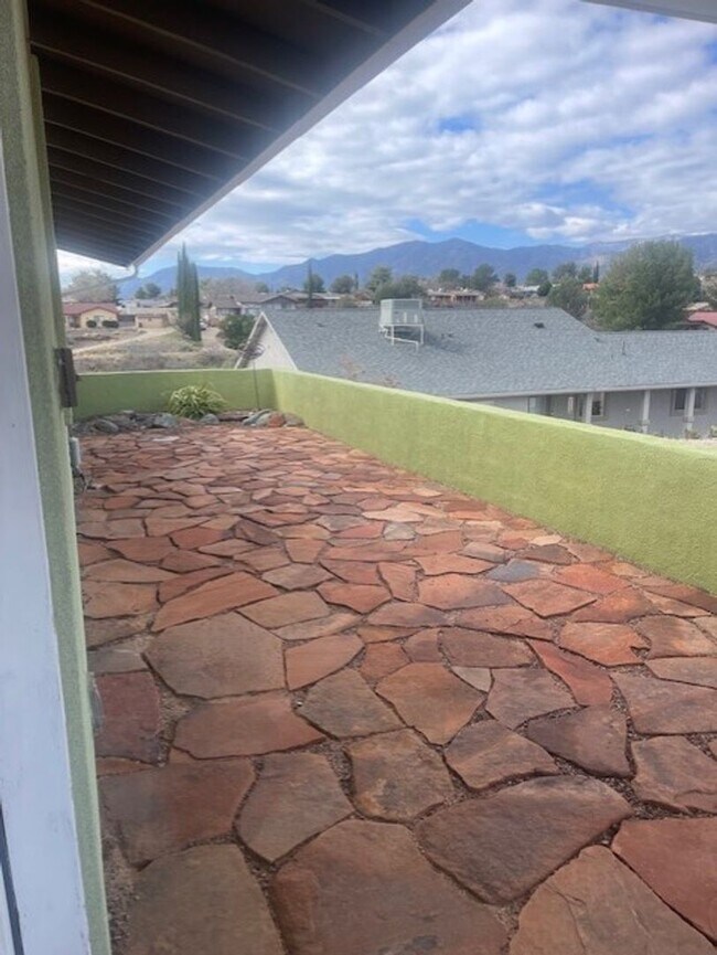 Building Photo - WOW!!! On the Hill with Endless Views - Contact Property Pros Property Management
