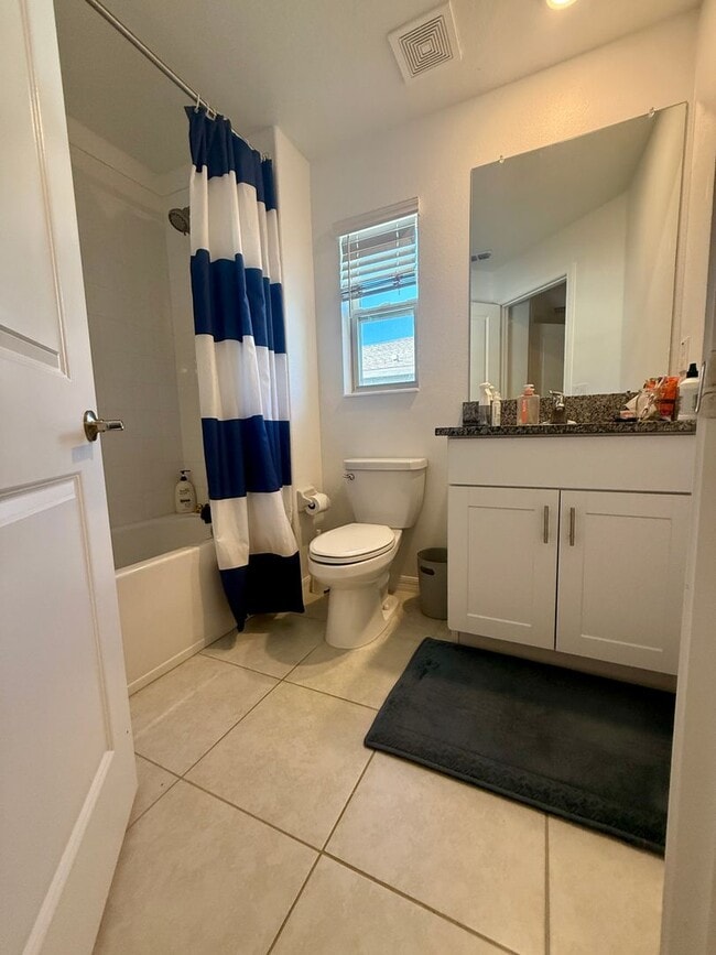 Building Photo - Bryant Square 2/2.5 1 car garage