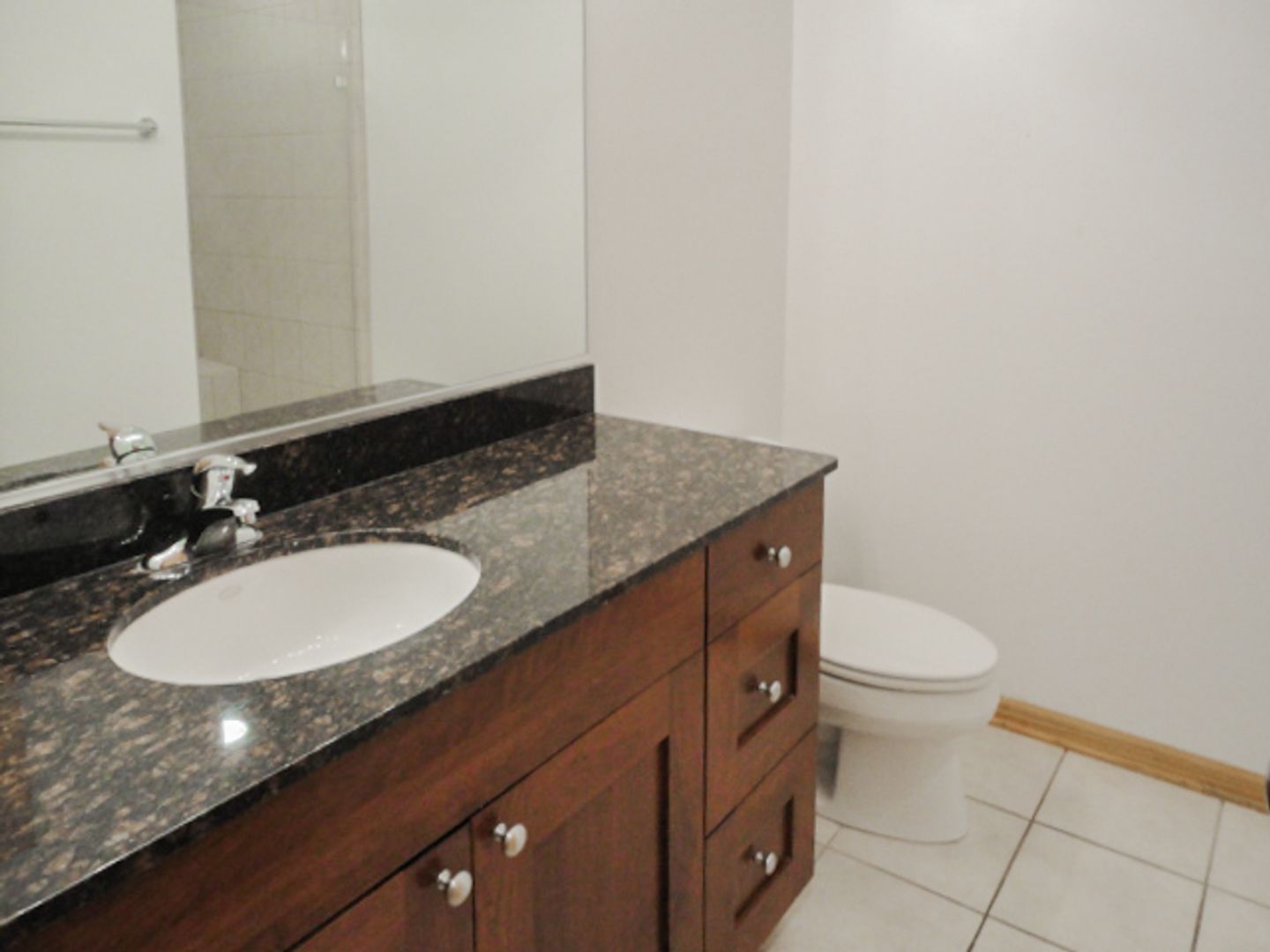 Building Photo - 3338 N Sheffield Ave