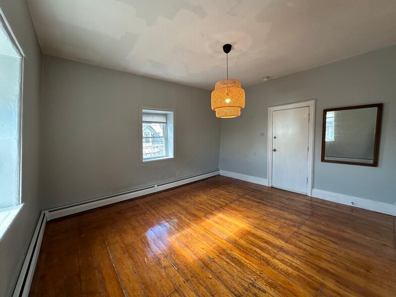 Building Photo - 124 Vinton St, 3