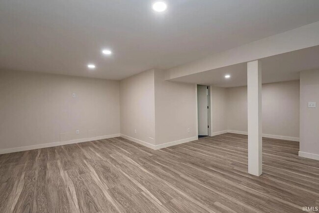 Building Photo - Complete Eastside Renovation - 4BR/4BA Large yard/Deck