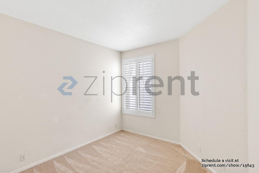 Building Photo - 425 Navaro Way