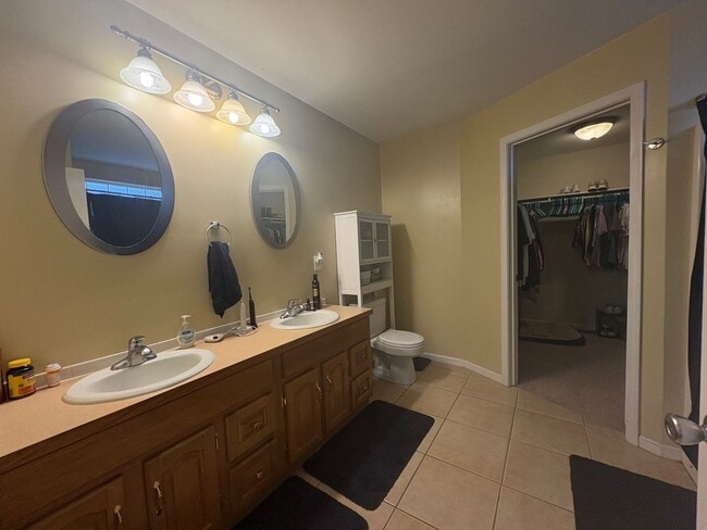 Building Photo - Spacious west side 3 Bedroom, 2 Bath home, close to Ft. Riley!